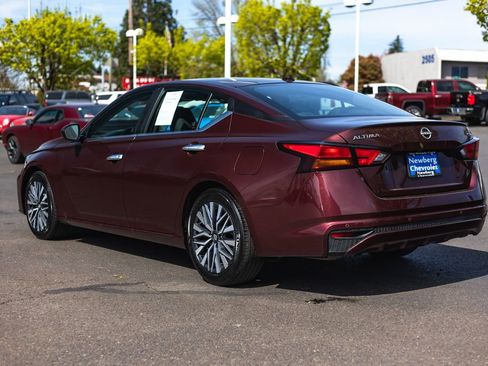 Used 2024 Nissan Altima 2.5 SV FWD image 11