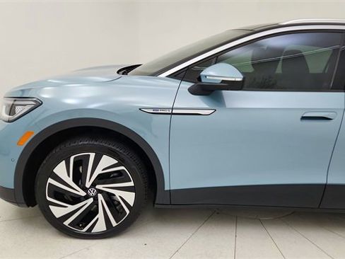 Used 2025 Volkswagen ID.4 Pro S Plus image 9