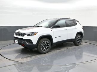 Used 2025 Jeep Compass Trailhawk AWD/4WD video 1