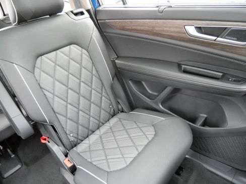 Certified 2025 Volkswagen Atlas SEL Premium R-Line image 14