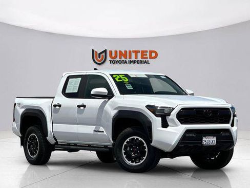 Certified 2025 Toyota Tacoma TRD Off-Road AWD/4WD image 1