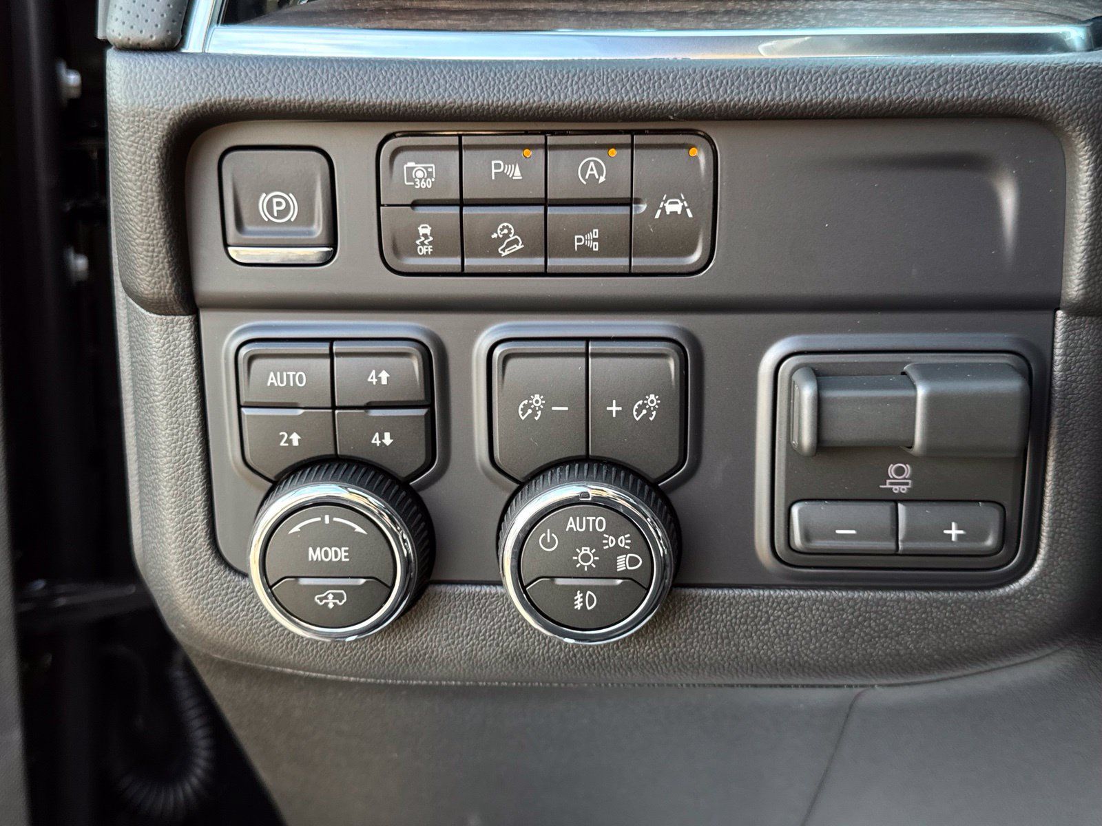New 2026 Chevrolet Tahoe High Country AWD/4WD image 16