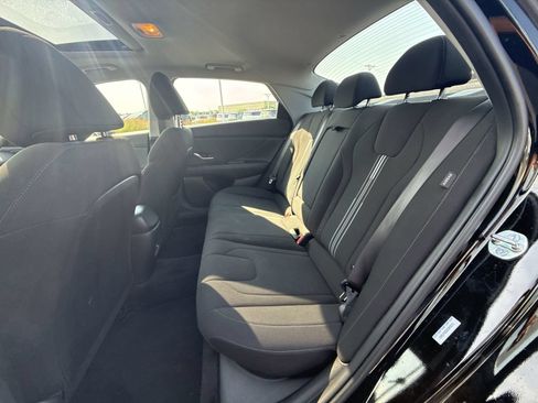 Certified 2025 Hyundai Elantra SEL FWD image 24