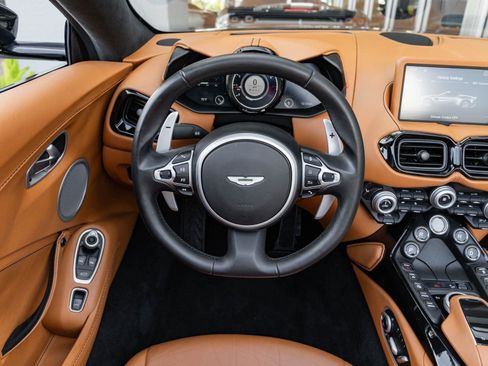 Used 2021 Aston Martin V8 Vantage Roadster image 13