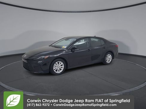 Used 2025 Toyota Camry LE FWD image 7