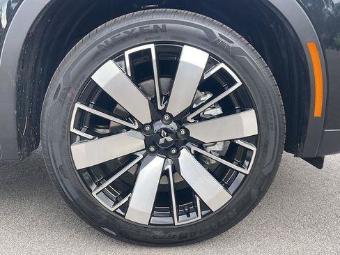 Used 2025 Mitsubishi Outlander SE image 9