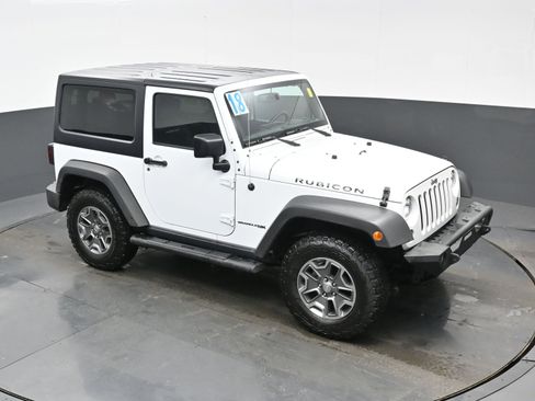 Used 2018 Jeep Wrangler Rubicon w/ Power Convenience Group image 36