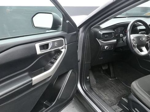 Used 2022 Ford Explorer XLT AWD/4WD image 16