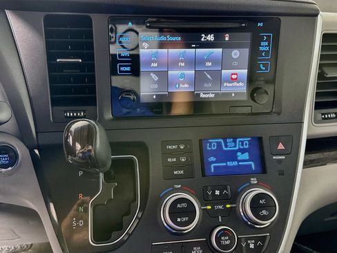 Used 2017 Toyota Sienna XLE w/ XLE Navigation Package FWD image 18