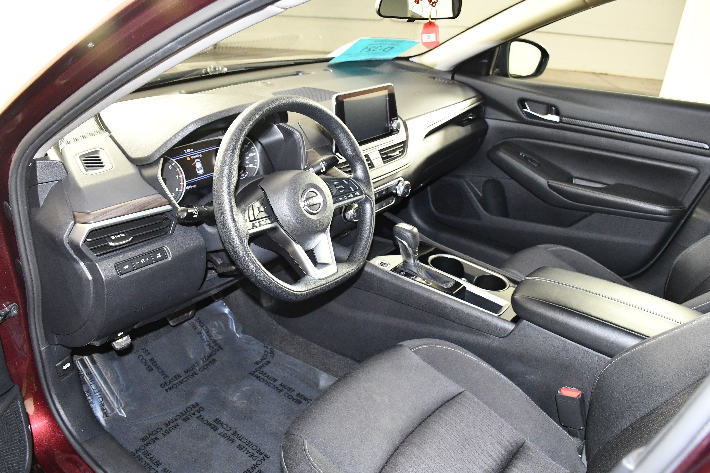 Used 2024 Nissan Altima 2.5 SV FWD image 2