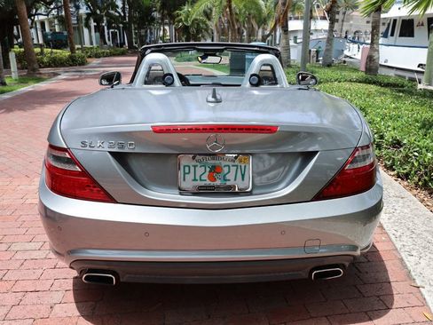 Used 2013 Mercedes-Benz SLK 250 image 21