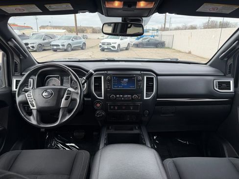 Used 2018 Nissan Titan SV w/ SV Convenience Package AWD/4WD image 12