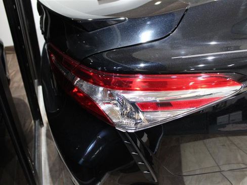 Used 2020 Toyota Camry SE w/ Convenience Package FWD image 10