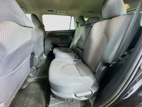 Used 2020 Toyota Highlander LE FWD image 27
