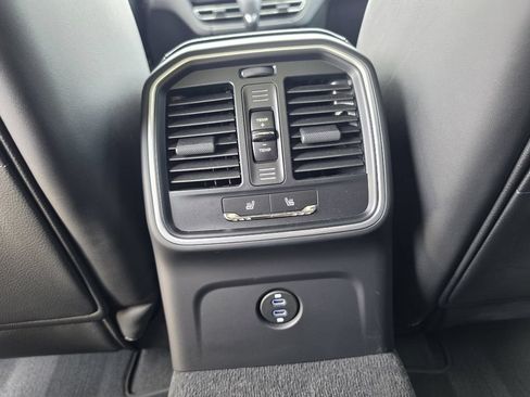 Used 2026 Porsche Macan AWD/4WD image 17
