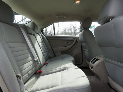 Used 2013 Ford Taurus SE image 16