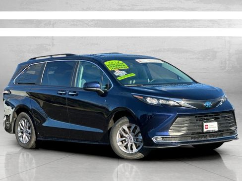 Used 2024 Toyota Sienna XLE image 2