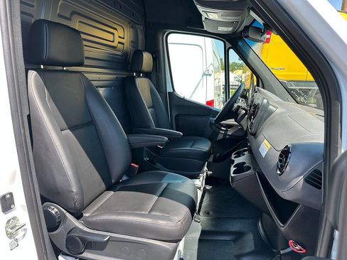 Used 2025 Mercedes-Benz Sprinter 2500 image 8