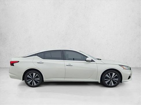 Used 2019 Nissan Altima 2.5 SV image 2