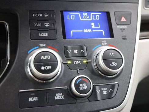 Used 2020 Toyota Sienna XLE w/ XLE Navigation Package FWD image 24
