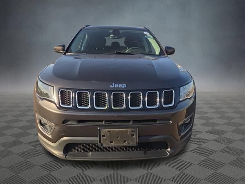 Used 2018 Jeep Compass Latitude w/ Cold Weather Group AWD/4WD image 2