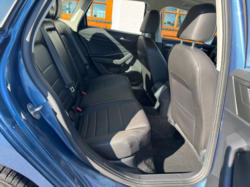 Used 2021 Volkswagen Jetta SE w/ SE Cold Weather Package image 25