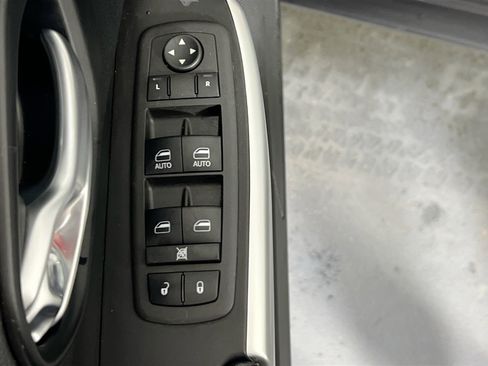 Used 2022 Jeep Cherokee Latitude w/ Sun & Sound Group AWD/4WD image 17