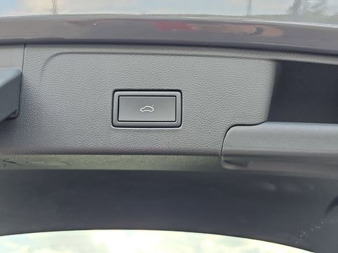 Used 2022 Volkswagen Atlas Cross Sport SEL R-Line image 17