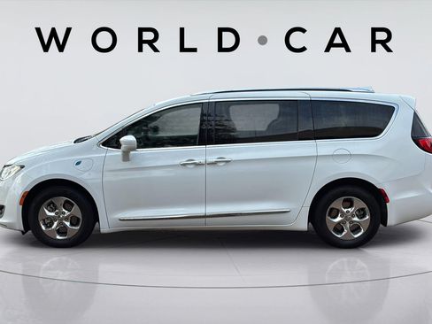 Used 2018 Chrysler Pacifica Touring-L FWD image 11