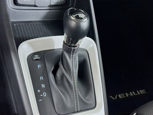 Used 2022 Hyundai Venue Limited w/ Cargo Package image 25