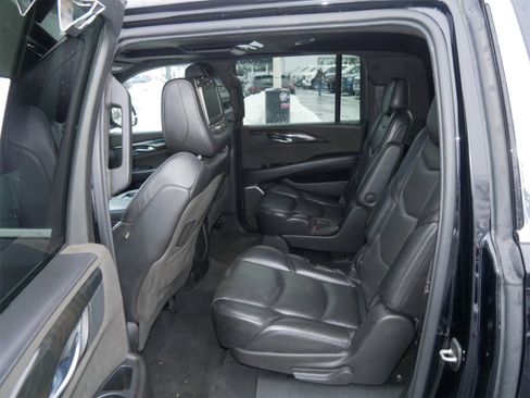 Used 2019 Cadillac Escalade ESV Platinum image 10