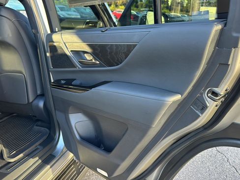 Used 2023 Lexus LX 600 4WD w/ Luxury Package image 13