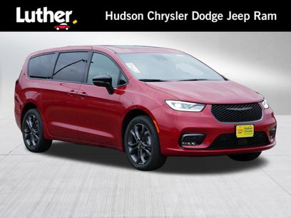 New 2026 Chrysler Pacifica Select