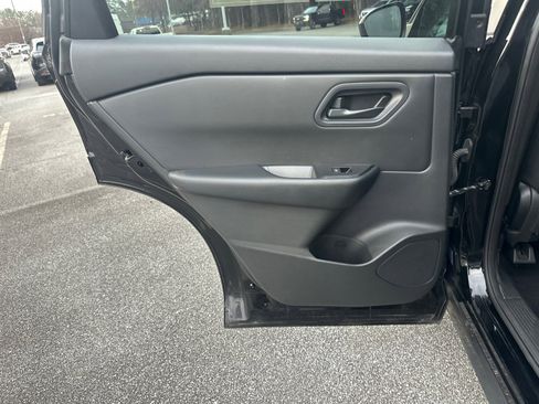 Used 2024 Nissan Rogue S image 21