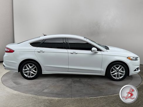 Used 2016 Ford Fusion SE w/ Equipment Group 202A image 8