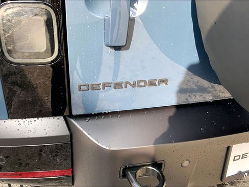 New 2026 Land Rover Defender 110 X-Dynamic SE image 15