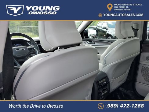 Used 2022 Jeep Grand Cherokee Overland w/ Luxury Tech Group IV AWD/4WD image 30
