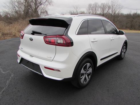 Used 2019 Kia Niro EX image 7