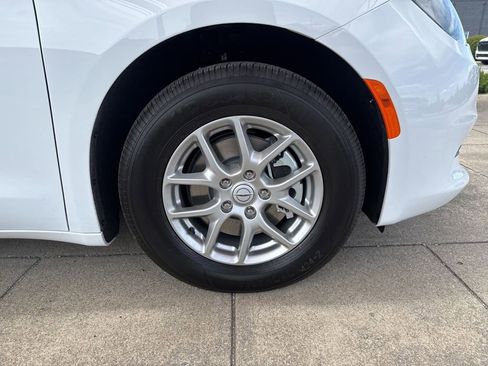 New 2026 Chrysler Voyager LX image 30