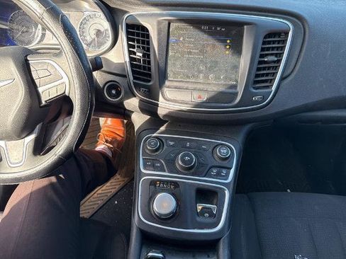 Used 2015 Chrysler 200 Limited w/ Convenience Group image 8