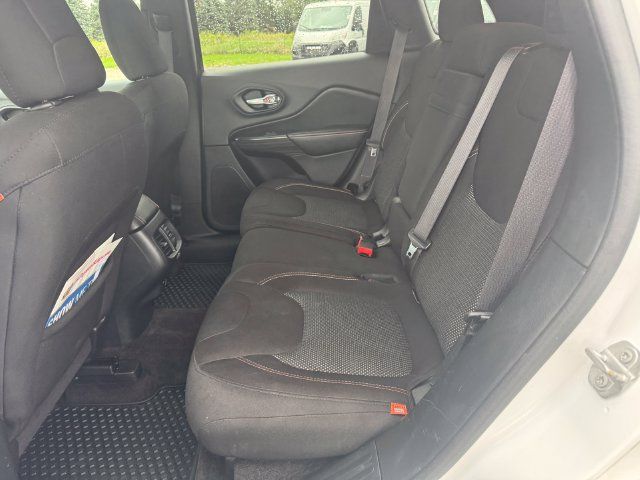 Used 2016 Jeep Cherokee 75th Anniversary FWD image 20