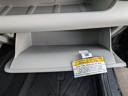 Used 2025 Hyundai Venue SEL image 32