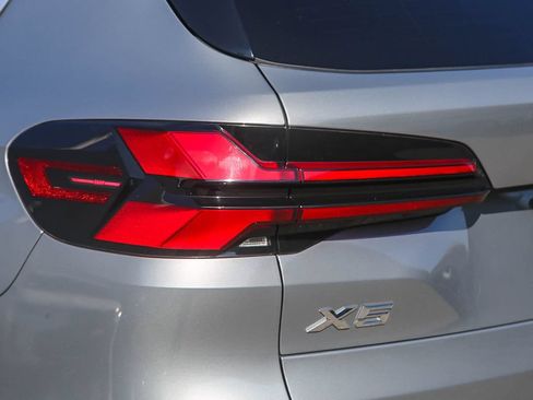 Certified 2024 BMW X5 xDrive40i w/ Premium Package AWD/4WD image 7