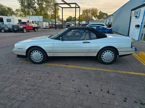 Used 1993 Cadillac Allante FWD image 9