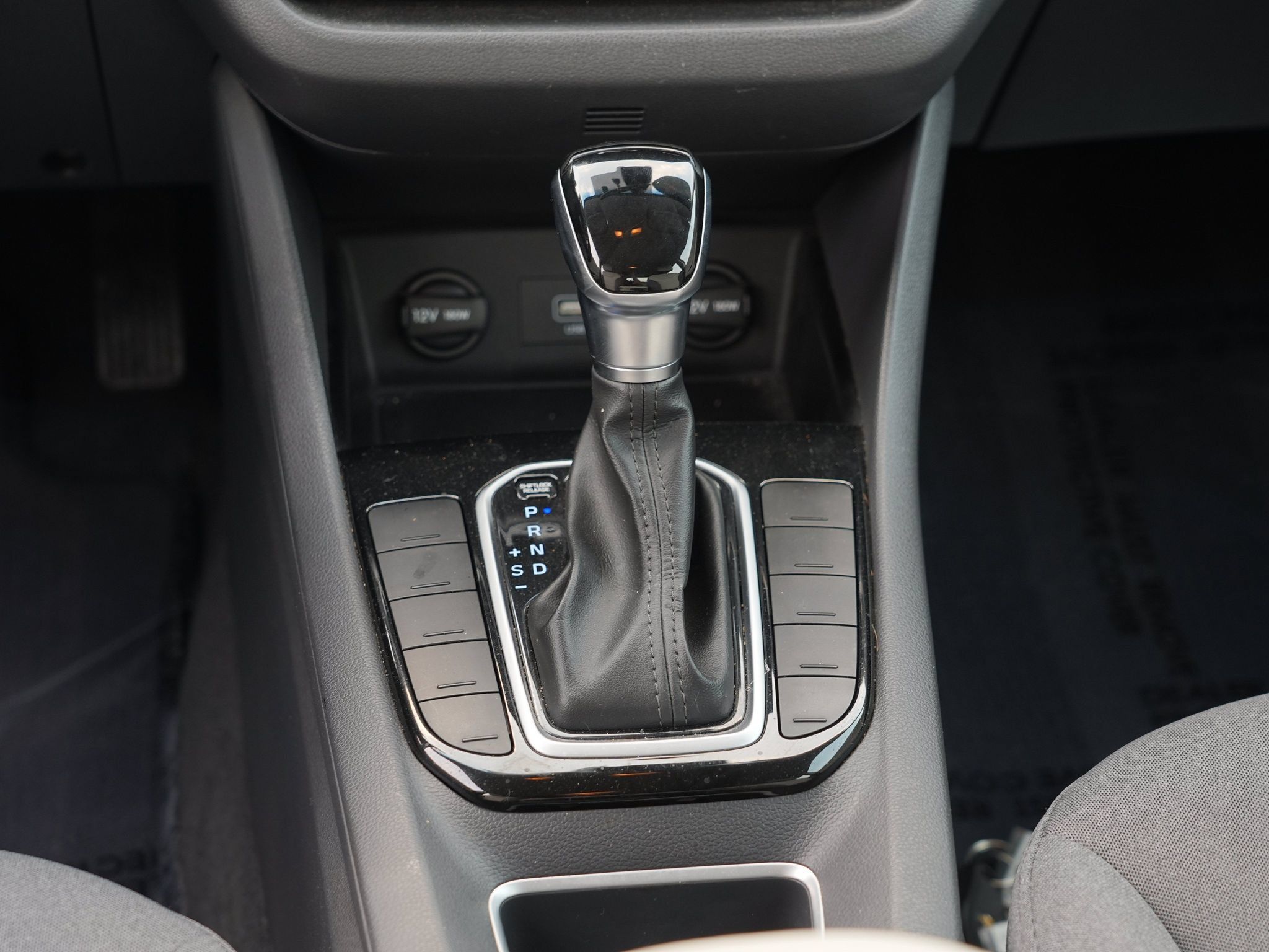 Used 2020 Hyundai Ioniq Blue FWD image 25