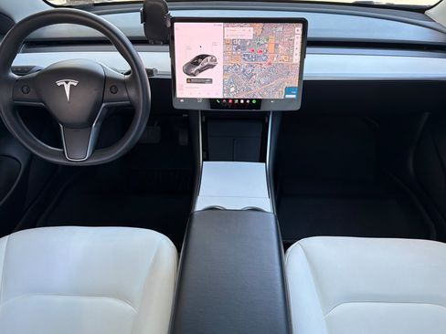 Used 2020 Tesla Model 3 Standard Range Plus RWD image 17