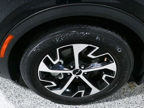 Used 2023 Kia Sportage EX FWD image 11