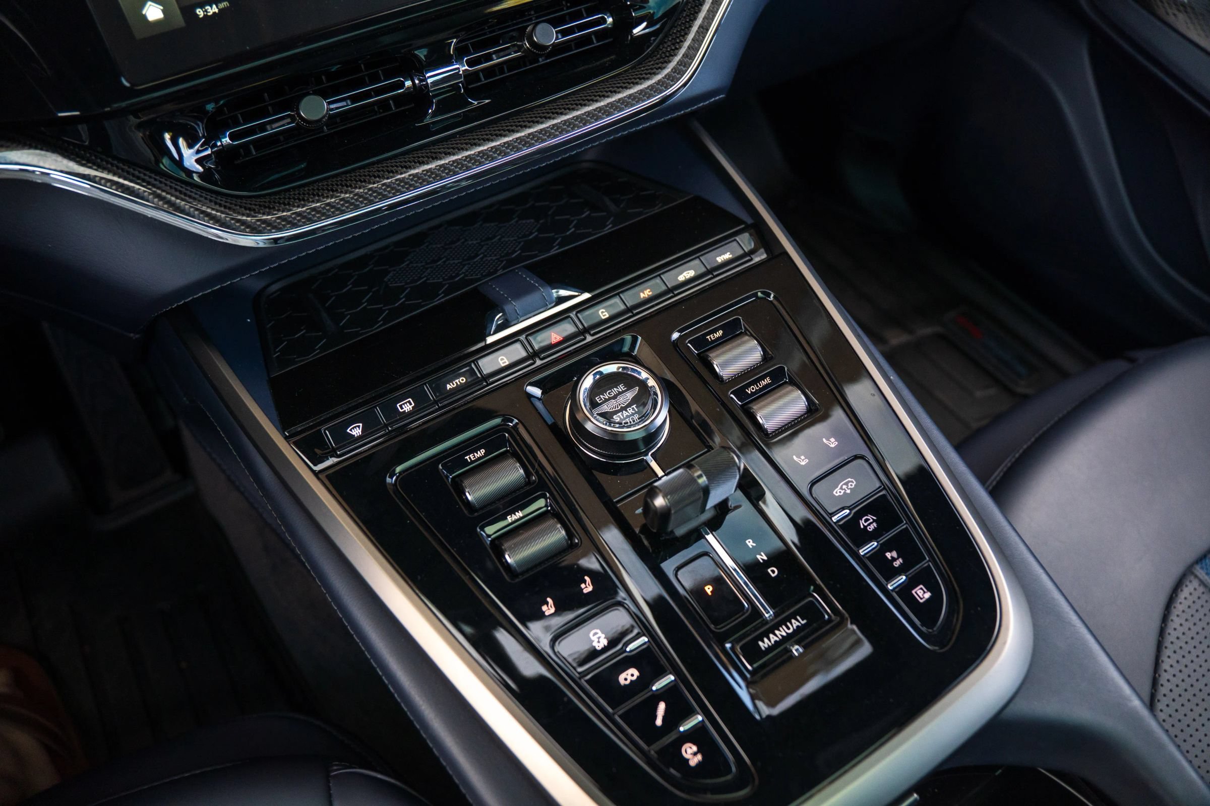 Used 2025 Aston Martin DBX 707 AWD/4WD image 38