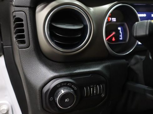 Used 2018 Jeep Wrangler Unlimited Rubicon image 19