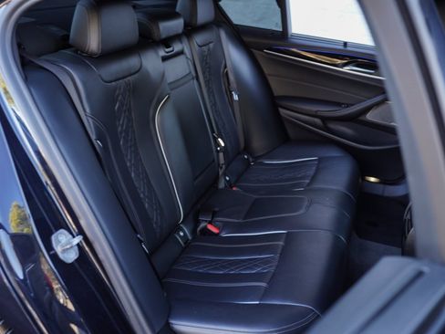 Used 2023 BMW M550i xDrive w/ Dynamic Handling Package image 24